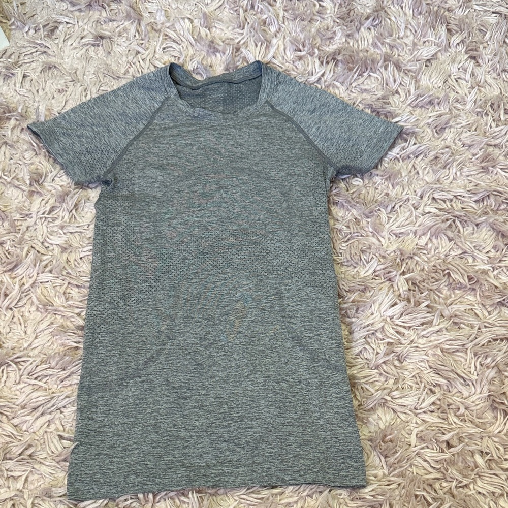 lululemon athletica Heather Gray Short Sleeve Athletic Tee